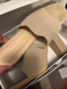 SHEIN Beige Knit Open-Toe Slide Mules with Yellow Trim